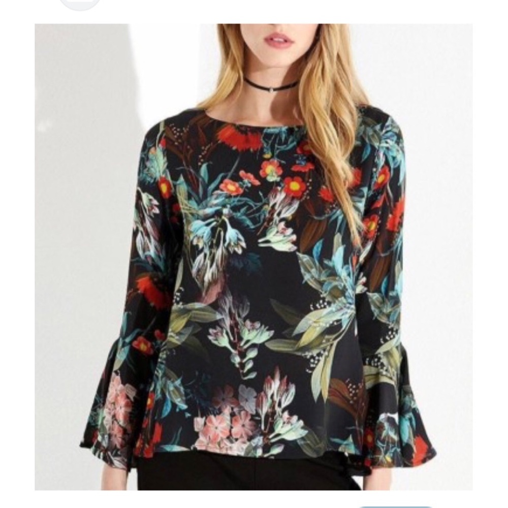 Karen Kane Black Floral Print  Long Bell Sleeve Pull on Tunic Blouse